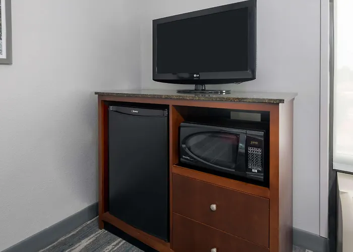 Hampton & Winston-salem/university Area Hotel 3*