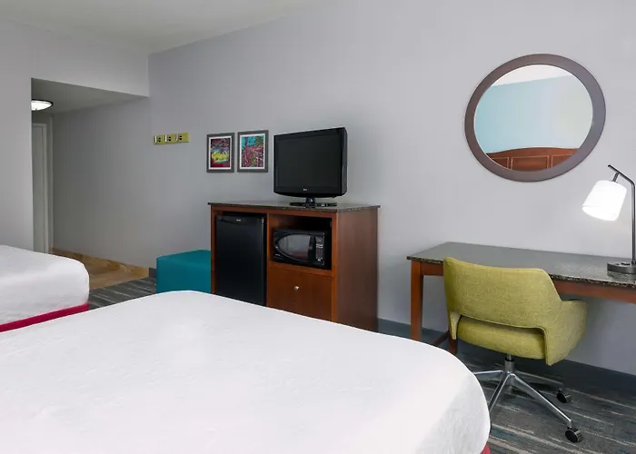 Hampton & Winston-salem/university Area Hotel 3*