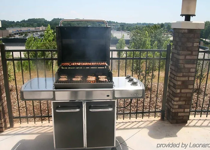 Hampton & Winston-salem/university Area Hotel 3*